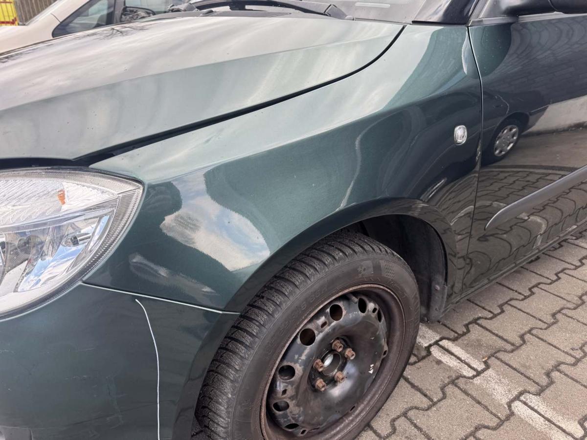 Skoda Fabia 2 original Kotfl&uuml;gel vorn links LF6K Highland Gr&uuml;n Bj.2008